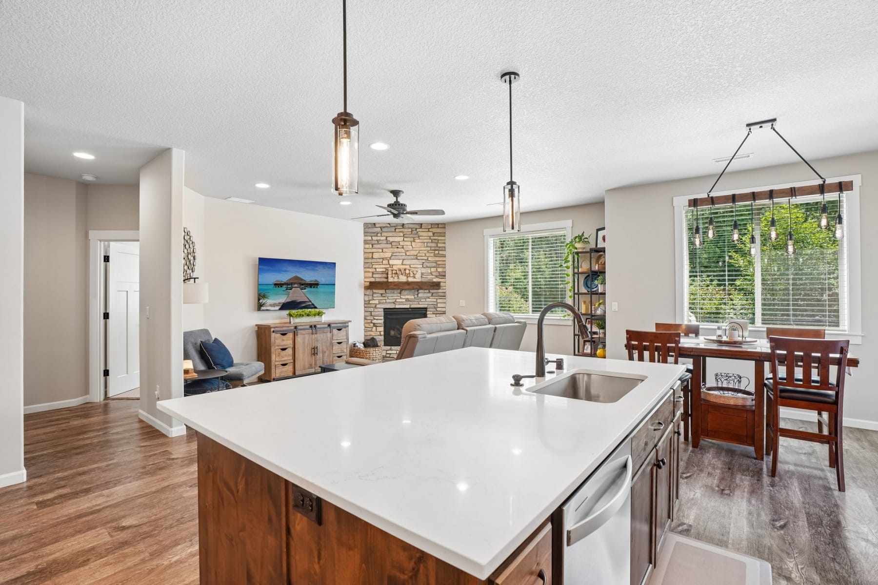  158 ZEPHYR DR Silver Lake, WA 98645 - 物件實景