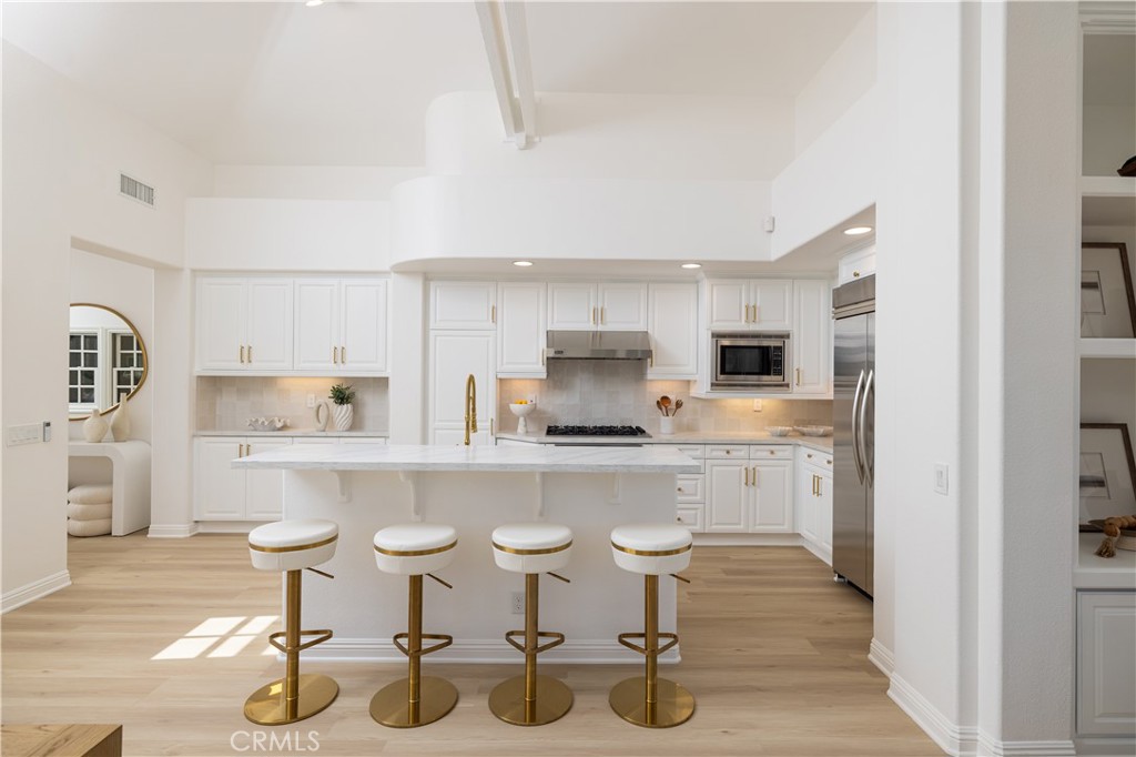 Corona del Mar, California, 92625, United States, 2 Bedrooms Bedrooms, ,2 BathroomsBathrooms,Residential,For Sale,1988207