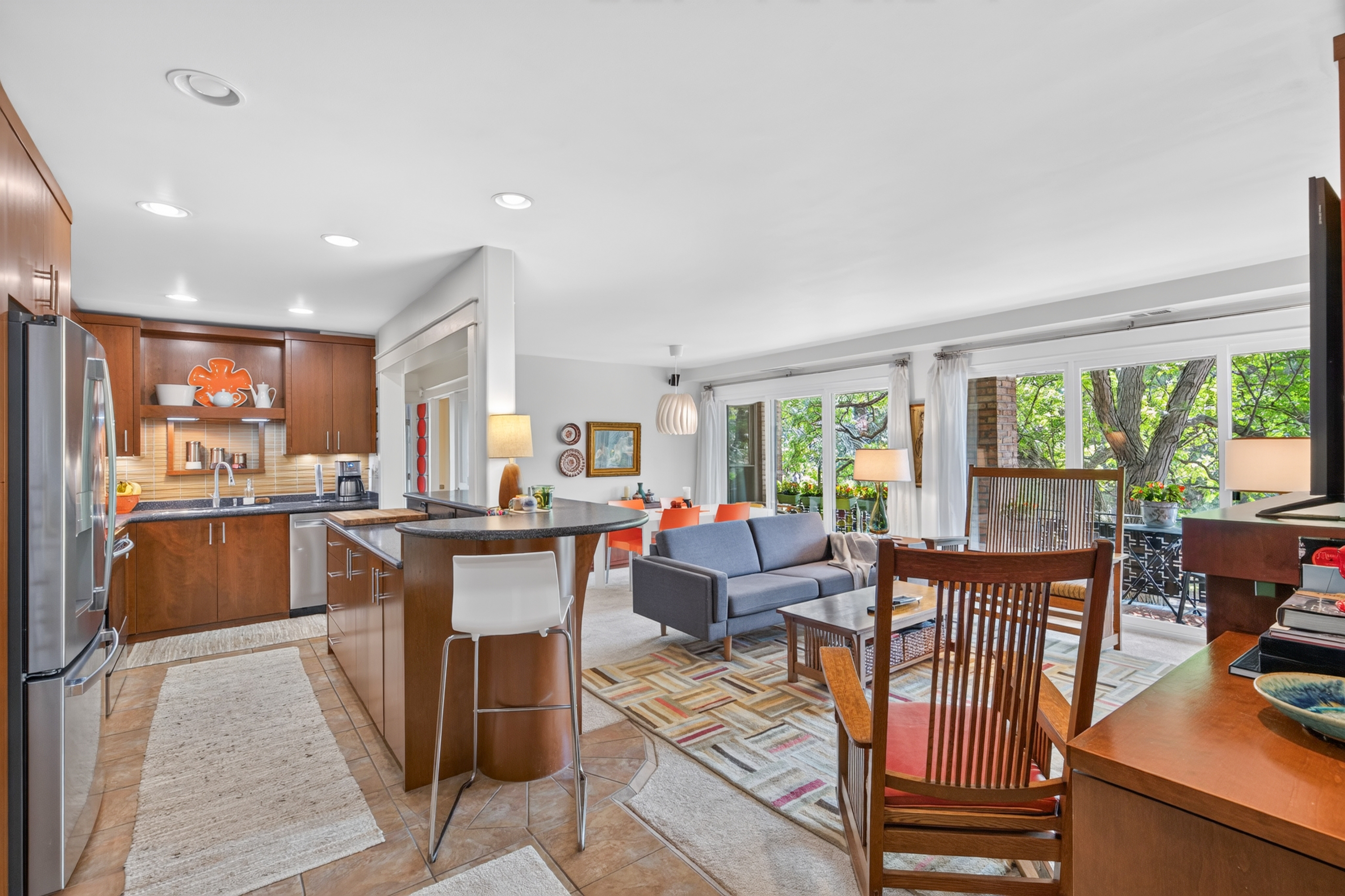  Well-appointed, spacious Edina condo, flooded with light - 物件實景