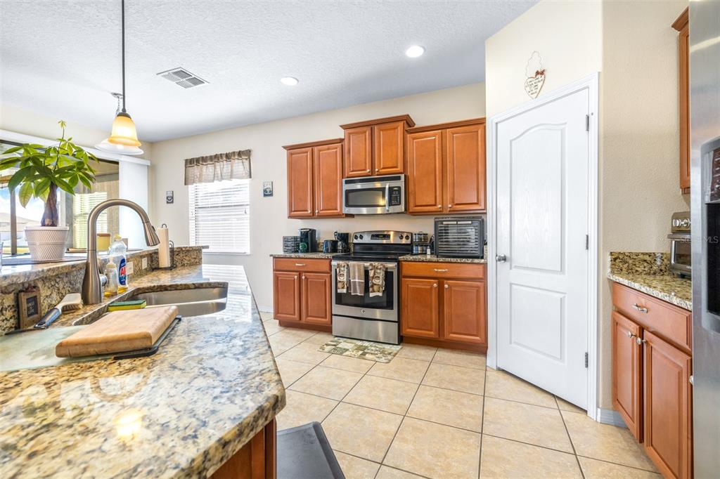 Trinity, Florida, 34655, United States, 6 Bedrooms Bedrooms, ,4 BathroomsBathrooms,Residential,For Sale,1917257