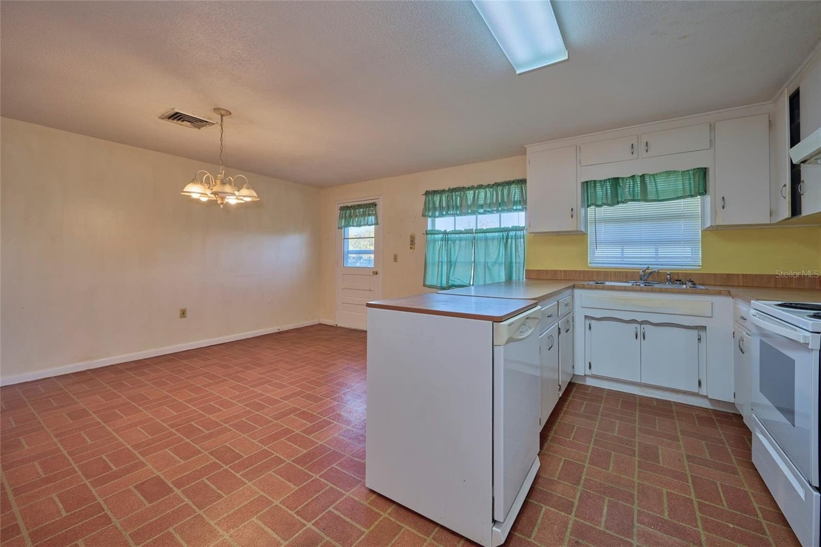 BARTOW, Florida, 33830, United States, 3 Bedrooms Bedrooms, ,2 BathroomsBathrooms,Residential,For Sale,1915491