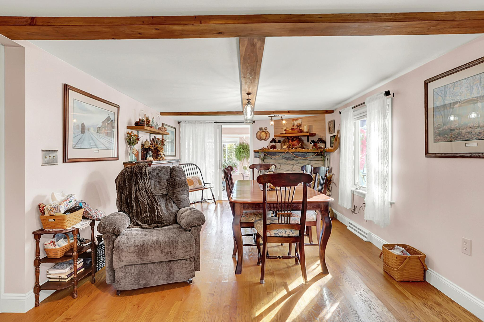 Thompsontown, Pennsylvania, 17094, United States, 4 Bedrooms Bedrooms, ,3 BathroomsBathrooms,Residential,For Sale,1981637