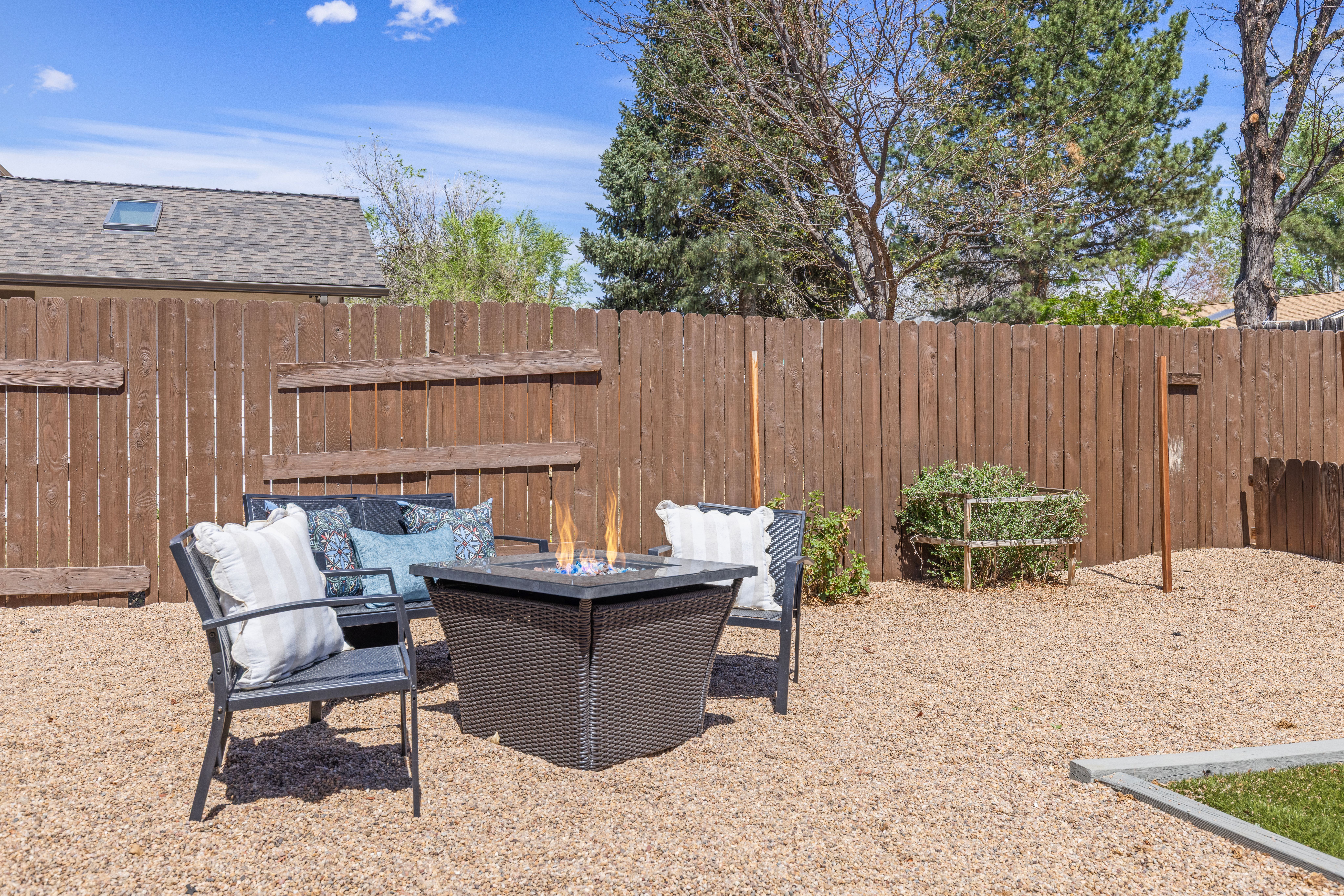  Beautifully Renovated Ranch Home for Multigeneration Living with Two Kitchens - 物件實景