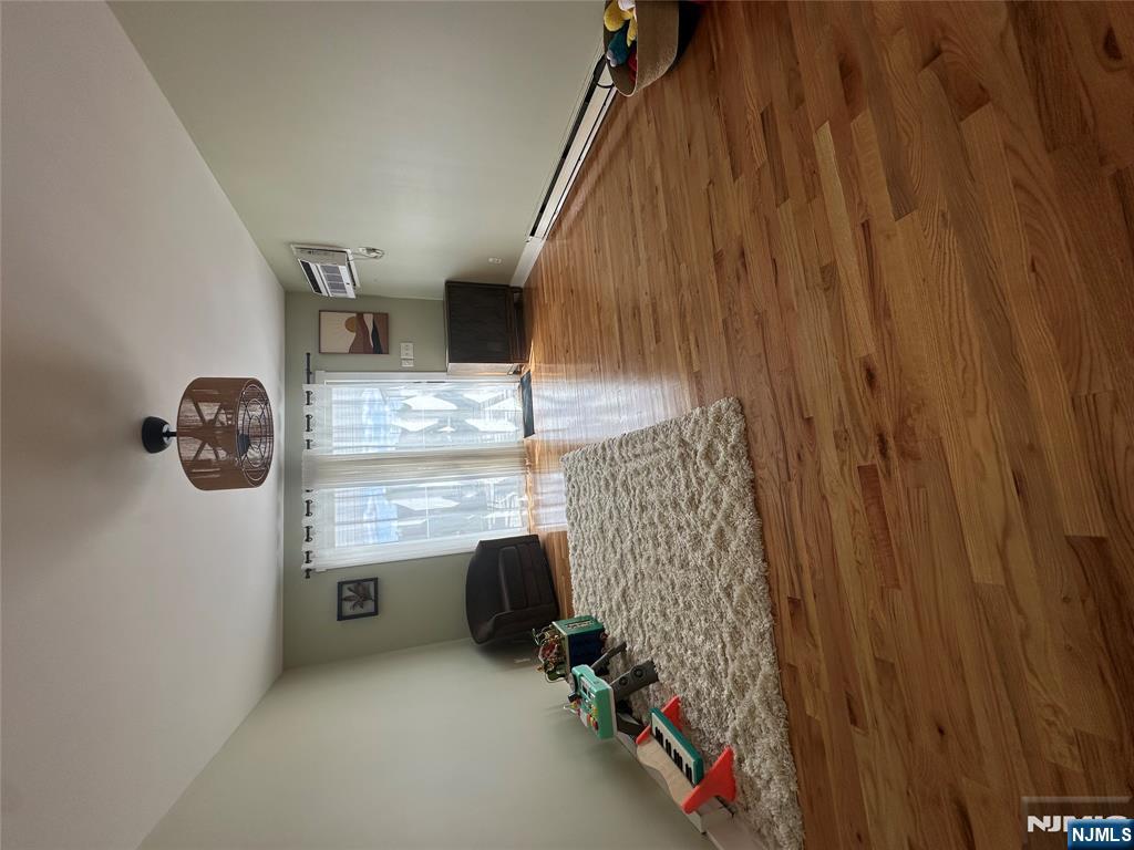 Secaucus, New Jersey, 07094, United States, 8 Bedrooms Bedrooms, ,5 BathroomsBathrooms,Residential,For Sale,1938103