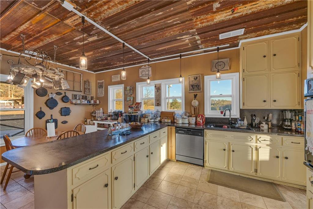 Jasper, Georgia, 30143, United States, 4 Bedrooms Bedrooms, ,2 BathroomsBathrooms,Residential,For Sale,1982973