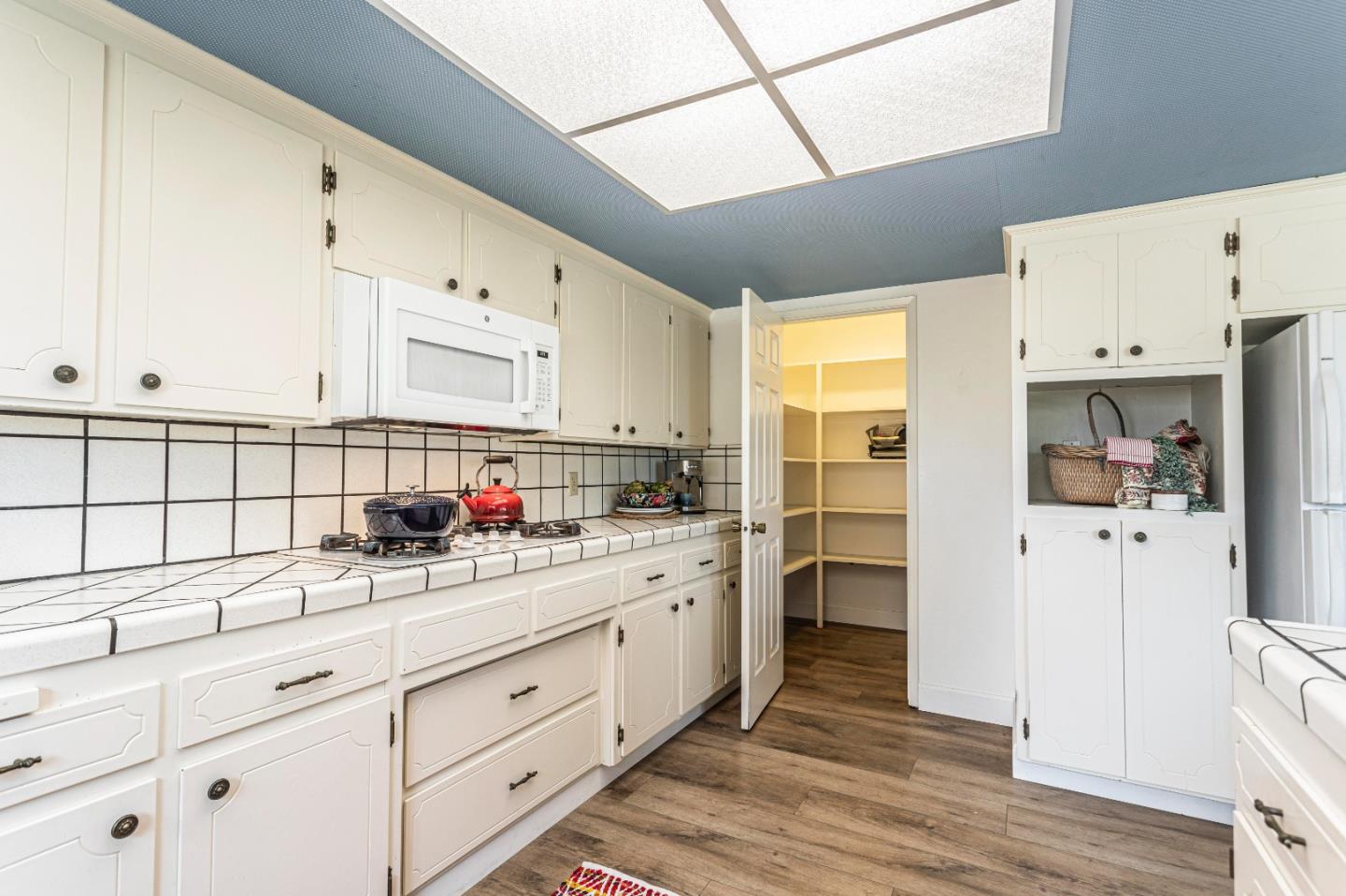 Hollister, California, 95023, United States, 4 Bedrooms Bedrooms, ,3 BathroomsBathrooms,Residential,For Sale,1750657