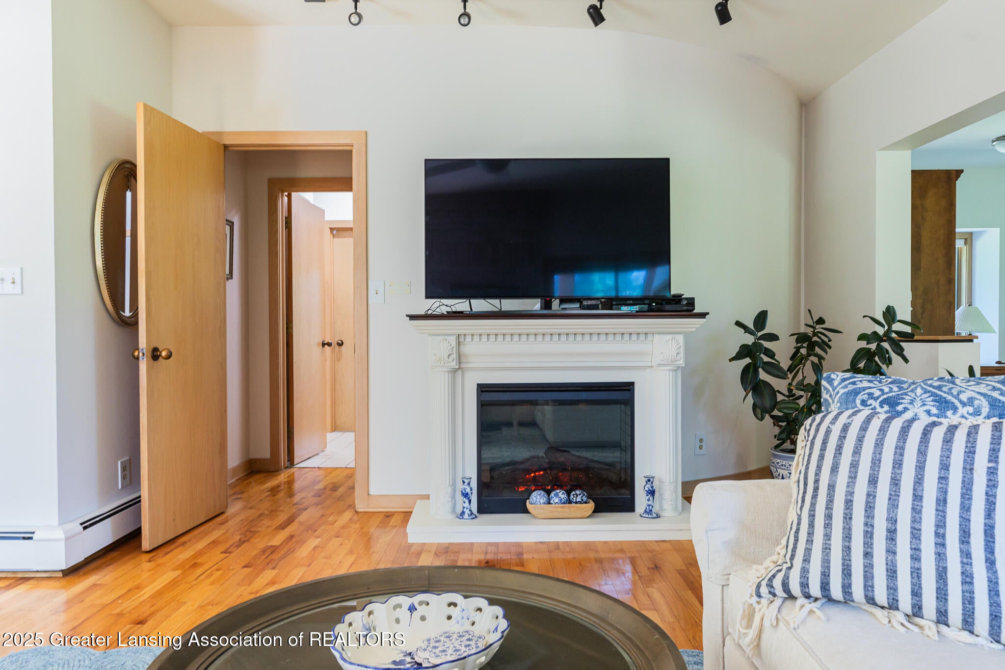 Okemos, Michigan, 48864, United States, 5 Bedrooms Bedrooms, ,5 BathroomsBathrooms,Residential,For Sale,1901350