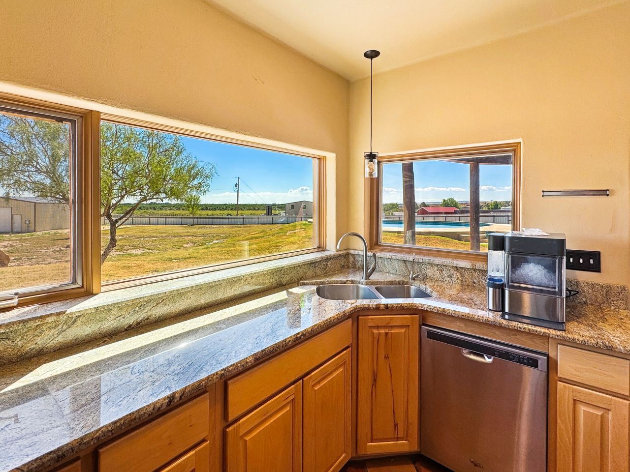 Carlsbad, New Mexico, 88220, United States, 4 Bedrooms Bedrooms, ,3 BathroomsBathrooms,Residential,For Sale,1973725