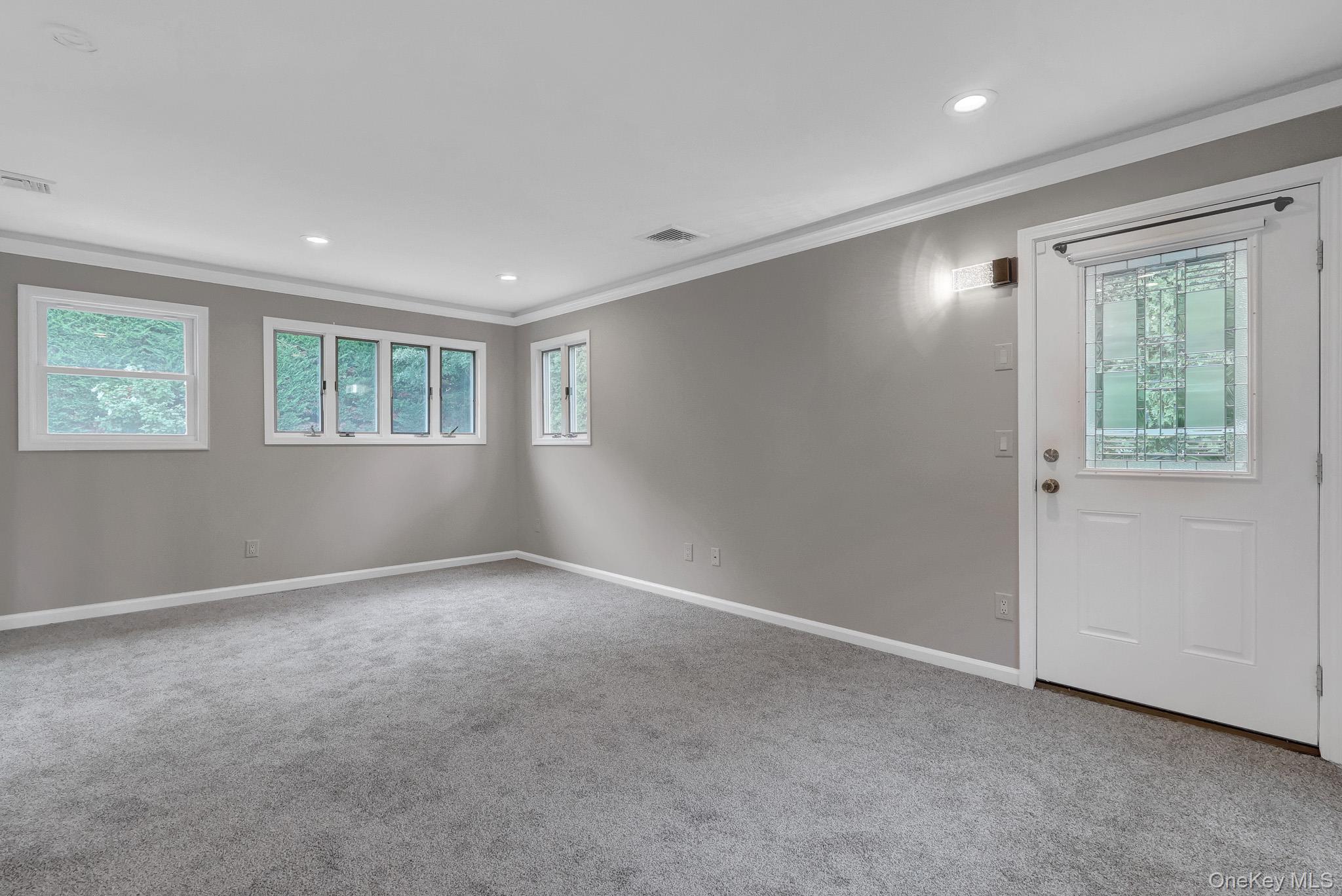  466 W 4th Street, West Islip, NY, 11795 - 物件實景