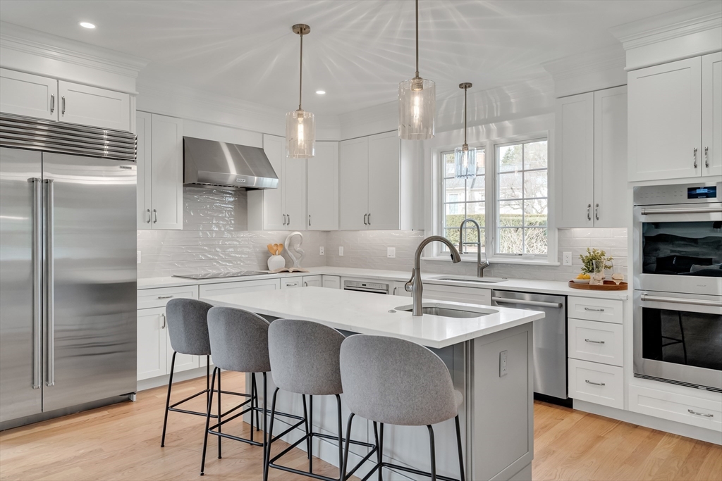 Lexington, Massachusetts, 02420, United States, 5 Bedrooms Bedrooms, ,6 BathroomsBathrooms,Residential,For Sale,1995859