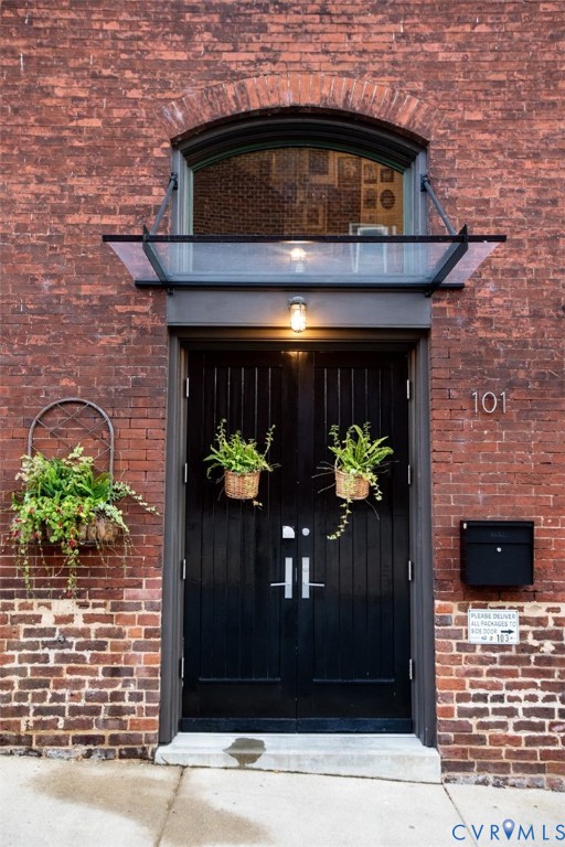 Farmville, Virginia, 23901, United States, 3 Bedrooms Bedrooms, ,3 BathroomsBathrooms,Residential,For Sale,1981150