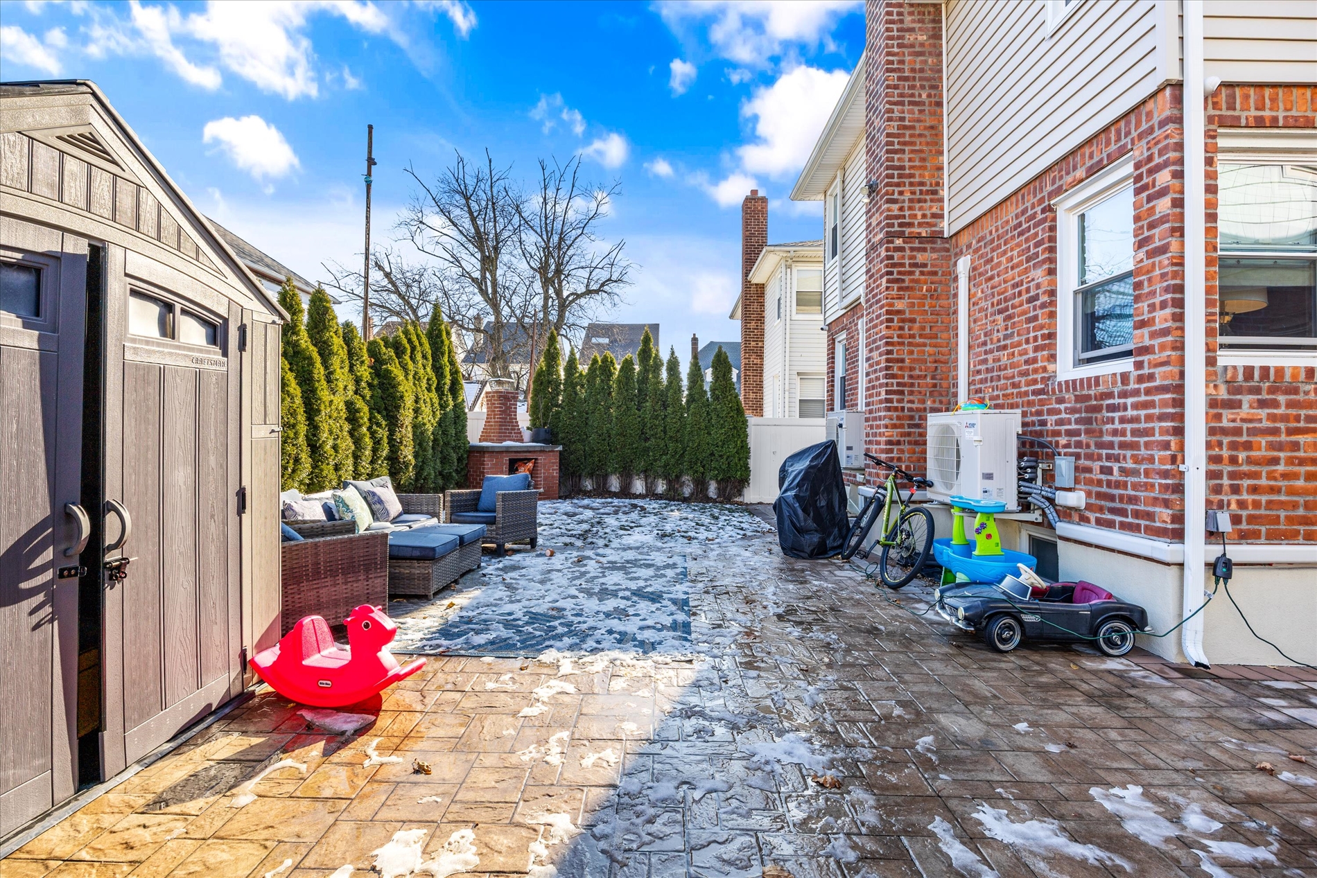 Howard Beach, New York, 11414, United States, 6 Bedrooms Bedrooms, ,2 BathroomsBathrooms,Residential,For Sale,2005661