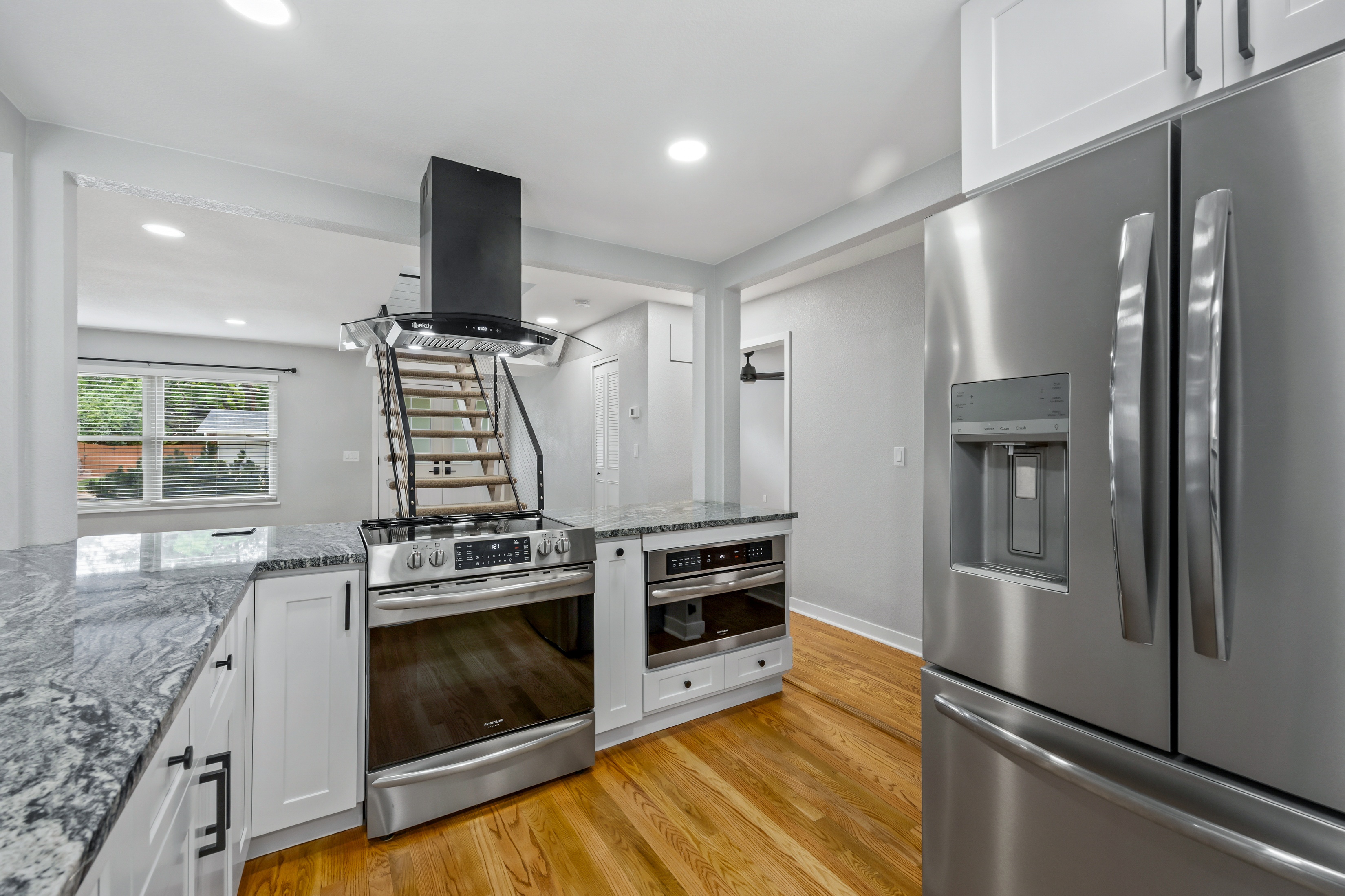  Beautifully renovated home in the desirable Three Fountains community - 物件實景