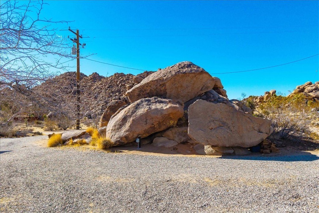 Joshua Tree, California, 92252, United States, 3 Bedrooms Bedrooms, ,2 BathroomsBathrooms,Residential,For Sale,1942307