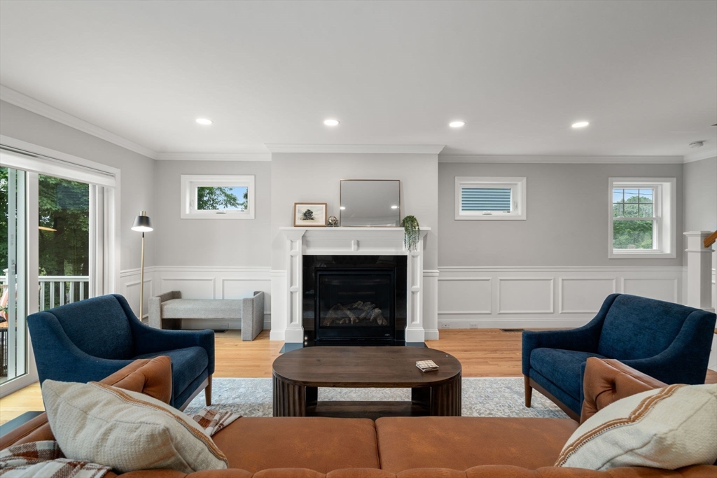 Waltham, Massachusetts, 02453, United States, 4 Bedrooms Bedrooms, ,5 BathroomsBathrooms,Residential,For Sale,1927253