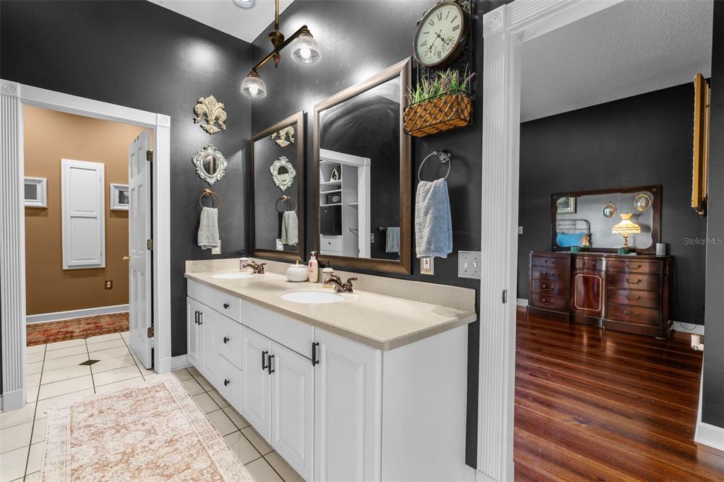 Howey In The Hills, Florida, 34737, United States, 3 Bedrooms Bedrooms, ,3 BathroomsBathrooms,Residential,For Sale,1975502