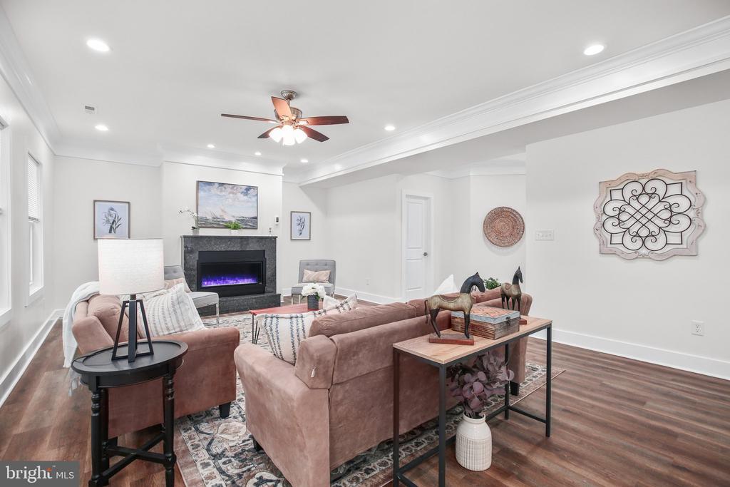 Fredericksburg, Virginia, 22408, United States, 4 Bedrooms Bedrooms, ,4 BathroomsBathrooms,Residential,For Sale,1737760