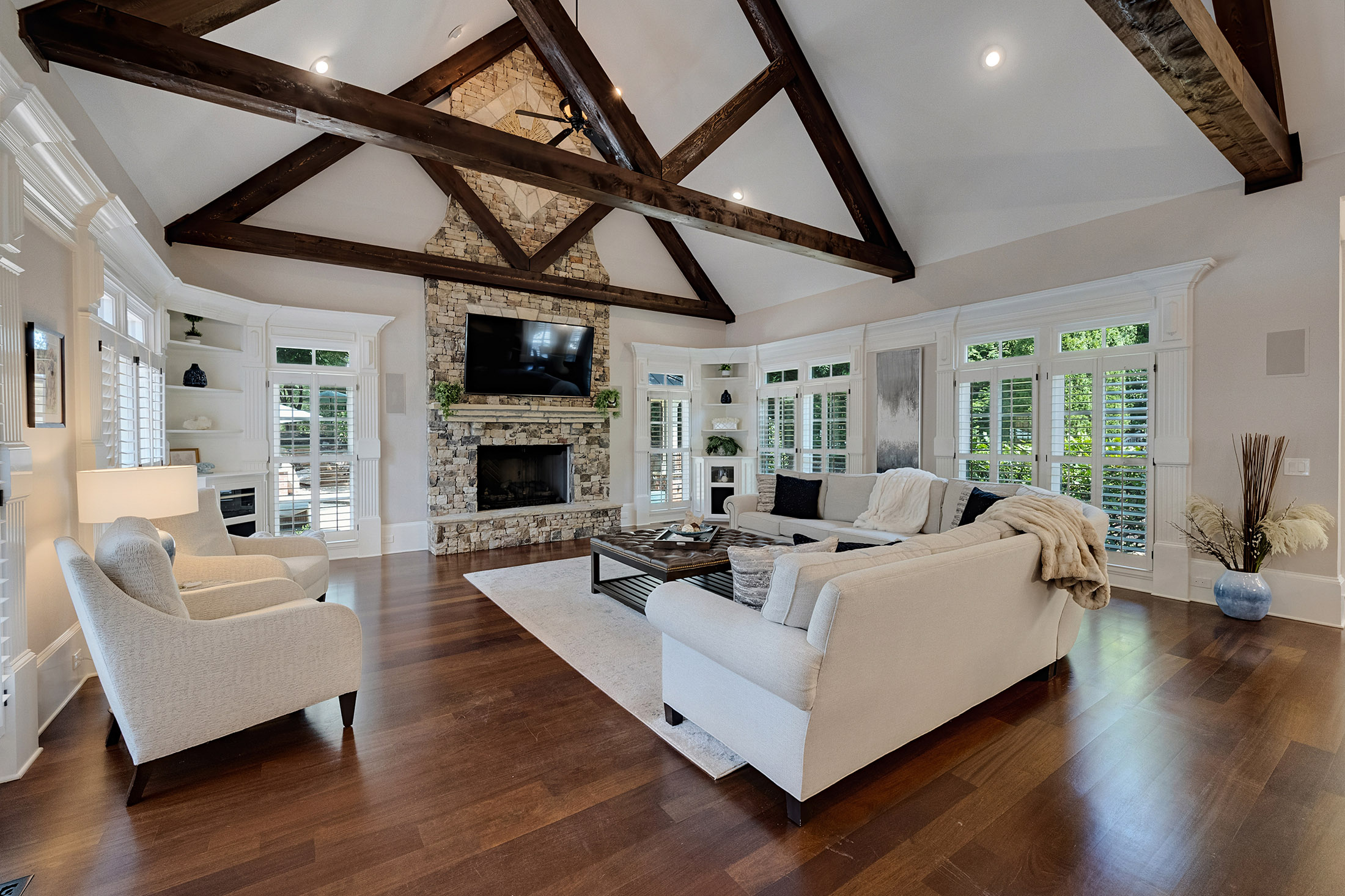  Impressive Brick Estate on a Private Wooded 1+/- Acre Lot in The Manor - 物件實景