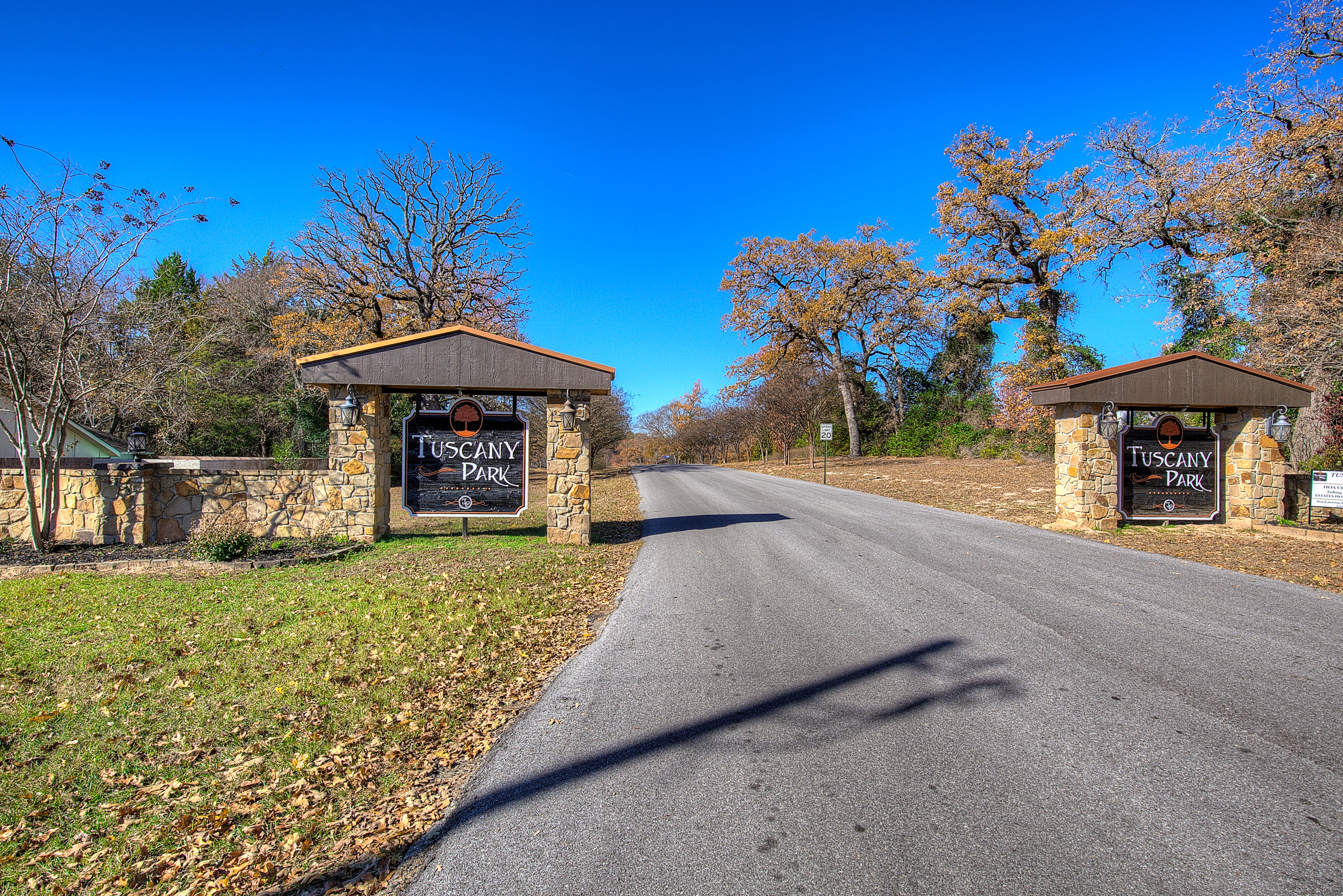 Mineola, Texas, 75773, United States, 4 Bedrooms Bedrooms, ,4 BathroomsBathrooms,Residential,For Sale,1981031