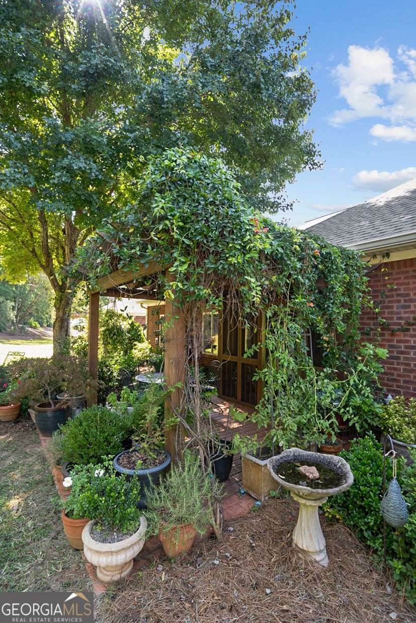 Watkinsville, Georgia, 30677, United States, 2 Bedrooms Bedrooms, ,2 BathroomsBathrooms,Residential,For Sale,1957394