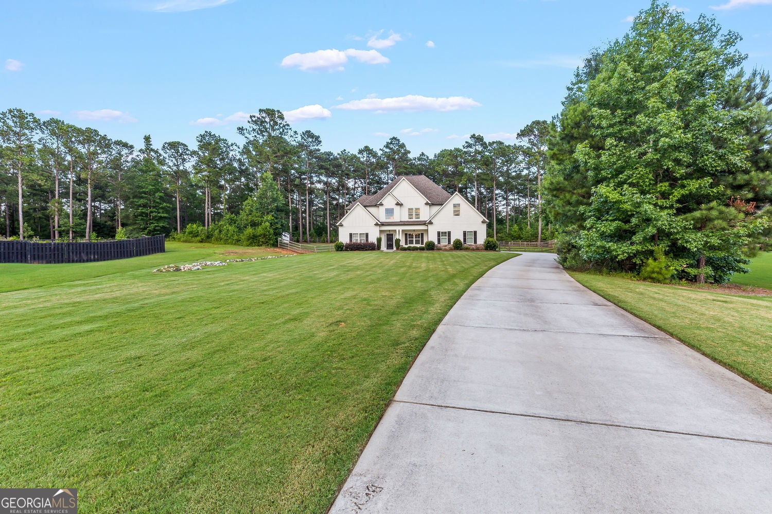 Senoia, Georgia, 30276, United States, 5 Bedrooms Bedrooms, ,4 BathroomsBathrooms,Residential,For Sale,1877866