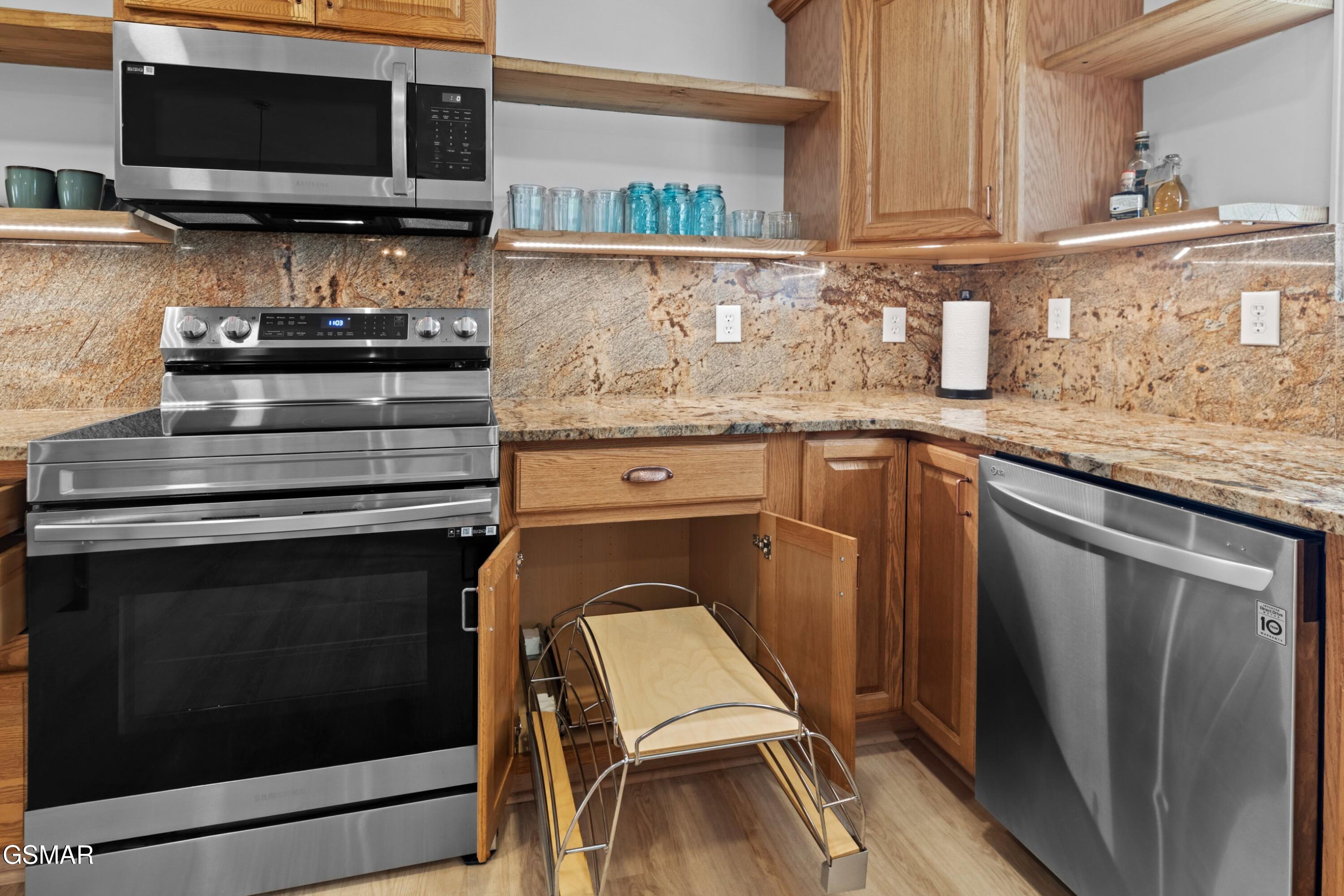 Dandridge, Tennessee, 37725, United States, 3 Bedrooms Bedrooms, ,2 BathroomsBathrooms,Residential,For Sale,1982636