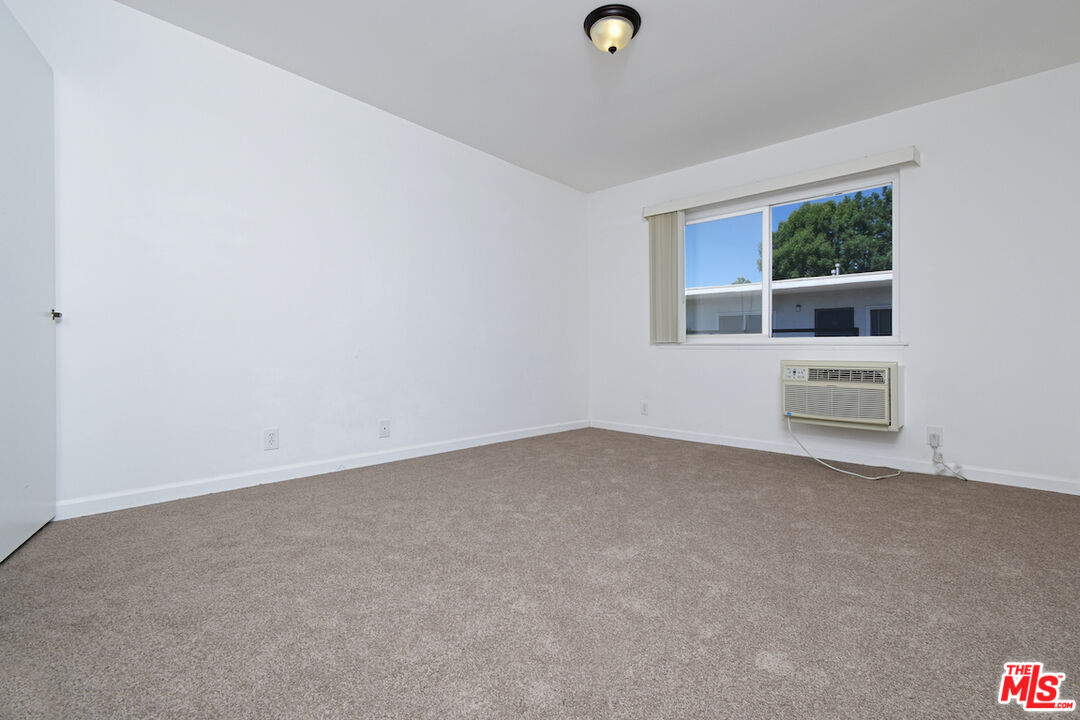 Northridge, California, 91325, United States, 41 Bedrooms Bedrooms, ,Residential,For Sale,1877595