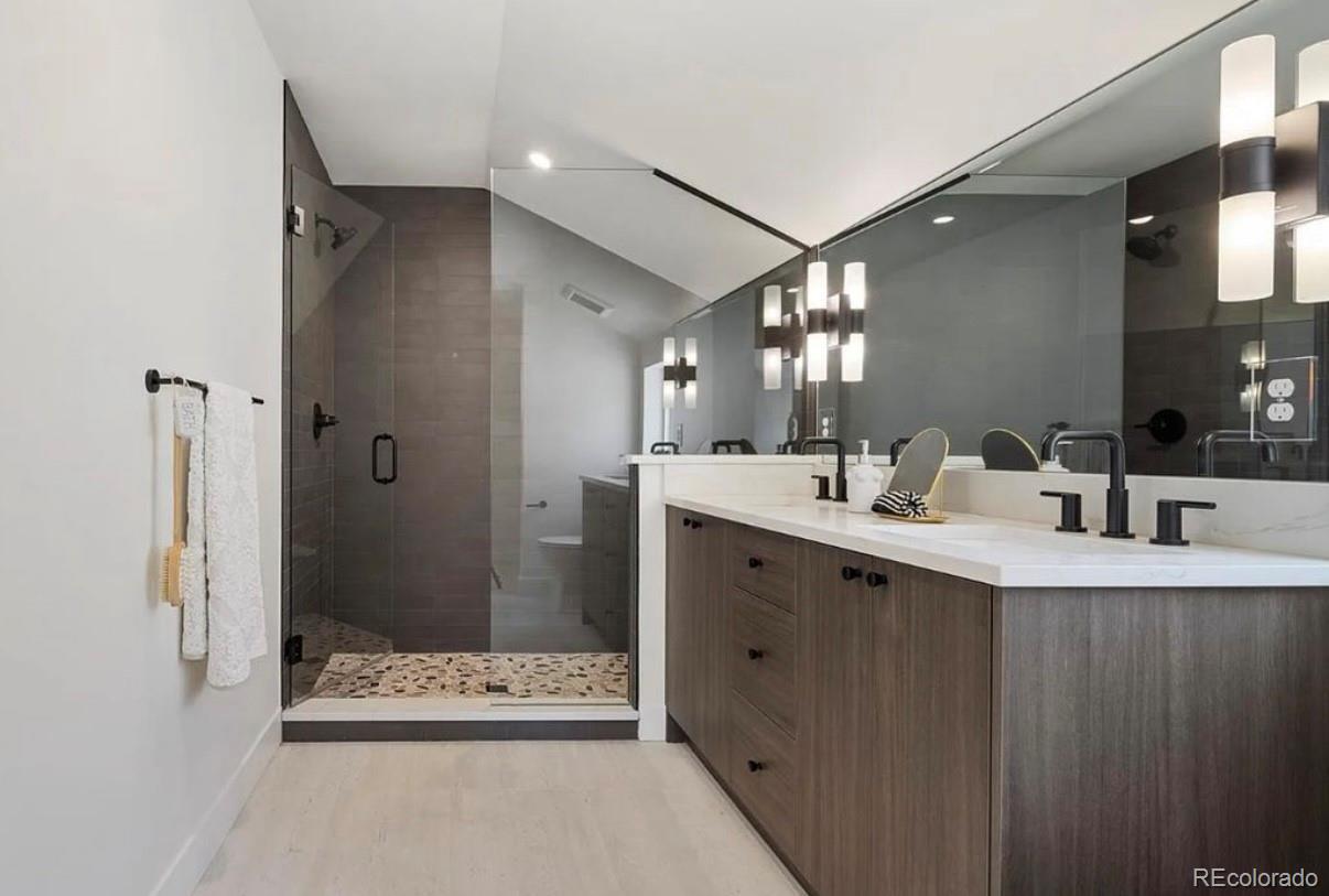 Denver, Colorado, 80204, United States, 3 Bedrooms Bedrooms, ,2 BathroomsBathrooms,Residential,For Sale,1992898