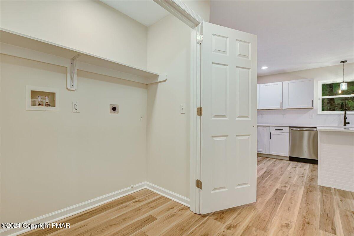 Stroudsburg, Pennsylvania, 18360, United States, 4 Bedrooms Bedrooms, ,3 BathroomsBathrooms,Residential,For Sale,1858014