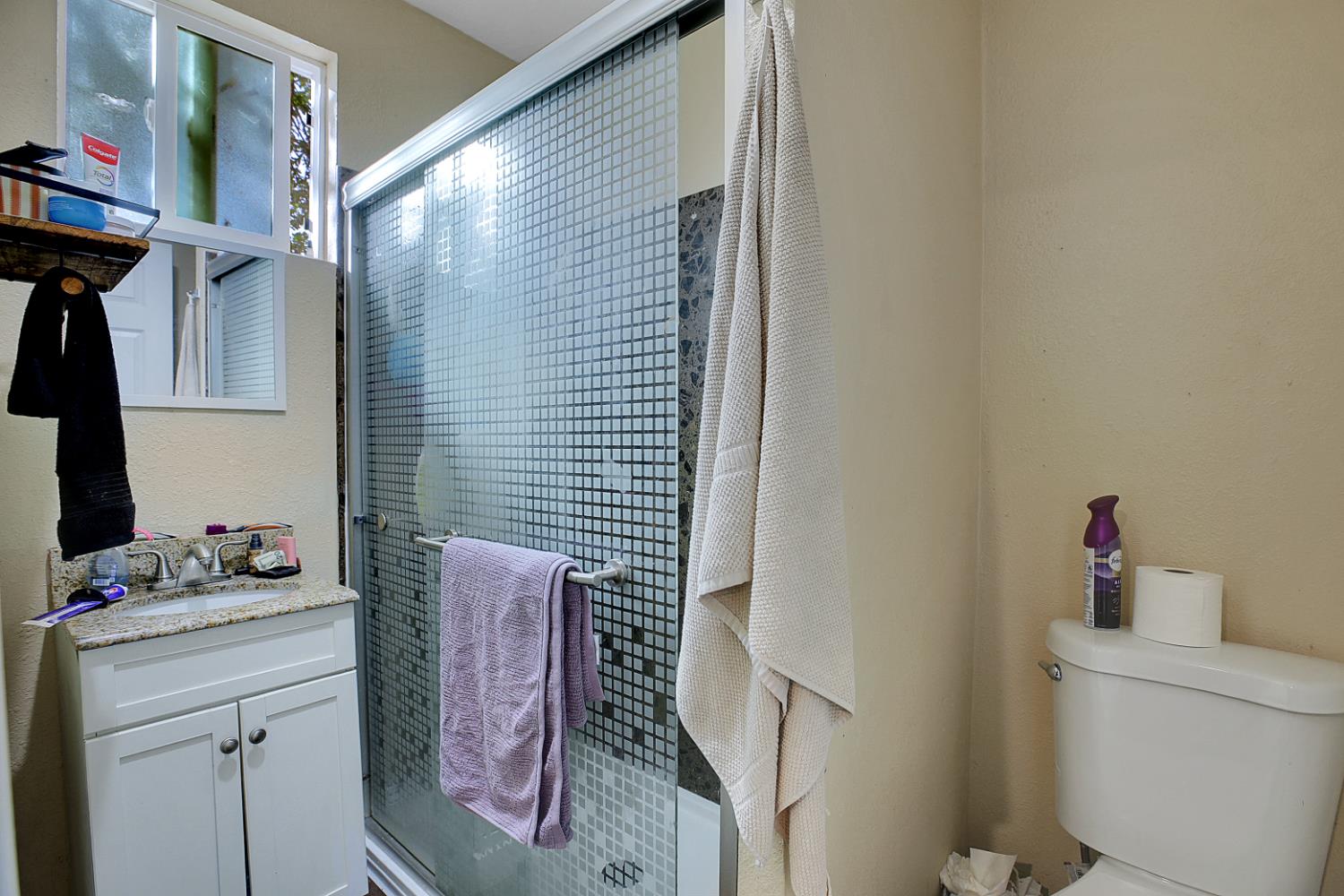 Sacramento, California, 95820, United States, 3 Bedrooms Bedrooms, ,2 BathroomsBathrooms,Residential,For Sale,1993512