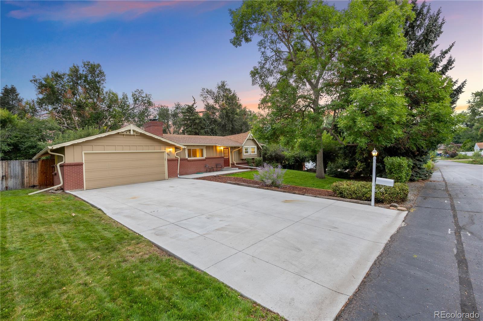 Lakewood, Colorado, 80214, United States, 3 Bedrooms Bedrooms, ,2 BathroomsBathrooms,Residential,For Sale,1940833