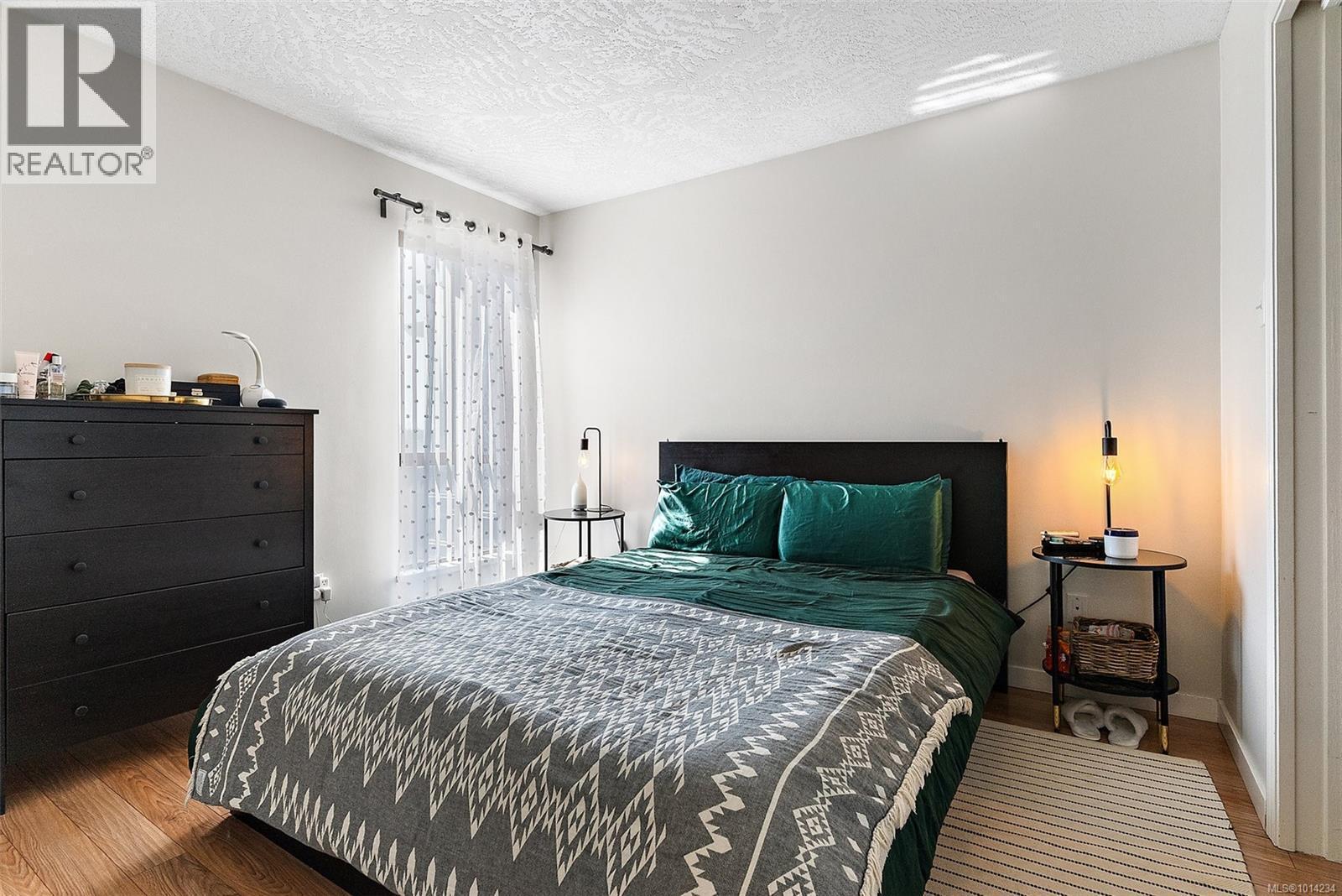 VICTORIA, British Columbia, V8T 5H6, CA, 2 Bedrooms Bedrooms, ,2 BathroomsBathrooms,Residential,For Sale,1950667