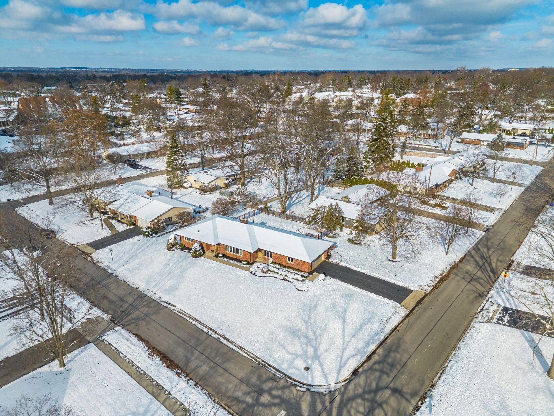 Columbus, Ohio, 43220, United States, 2 Bedrooms Bedrooms, ,3 BathroomsBathrooms,Residential,For Sale,2003078