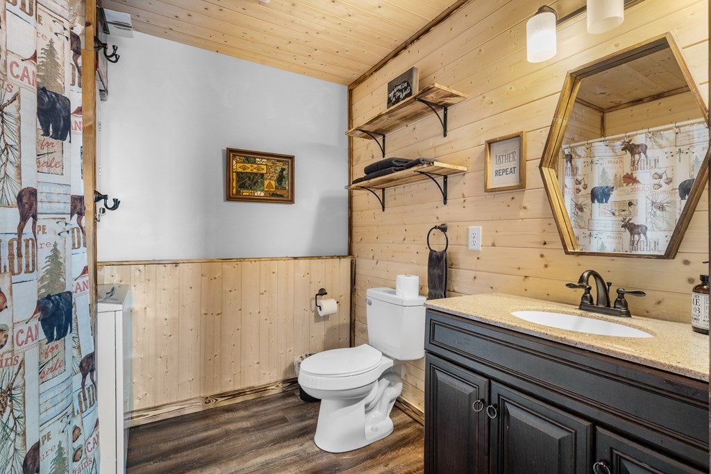 Murphy, North Carolina, 28096, United States, 4 Bedrooms Bedrooms, ,4 BathroomsBathrooms,Residential,For Sale,1871298
