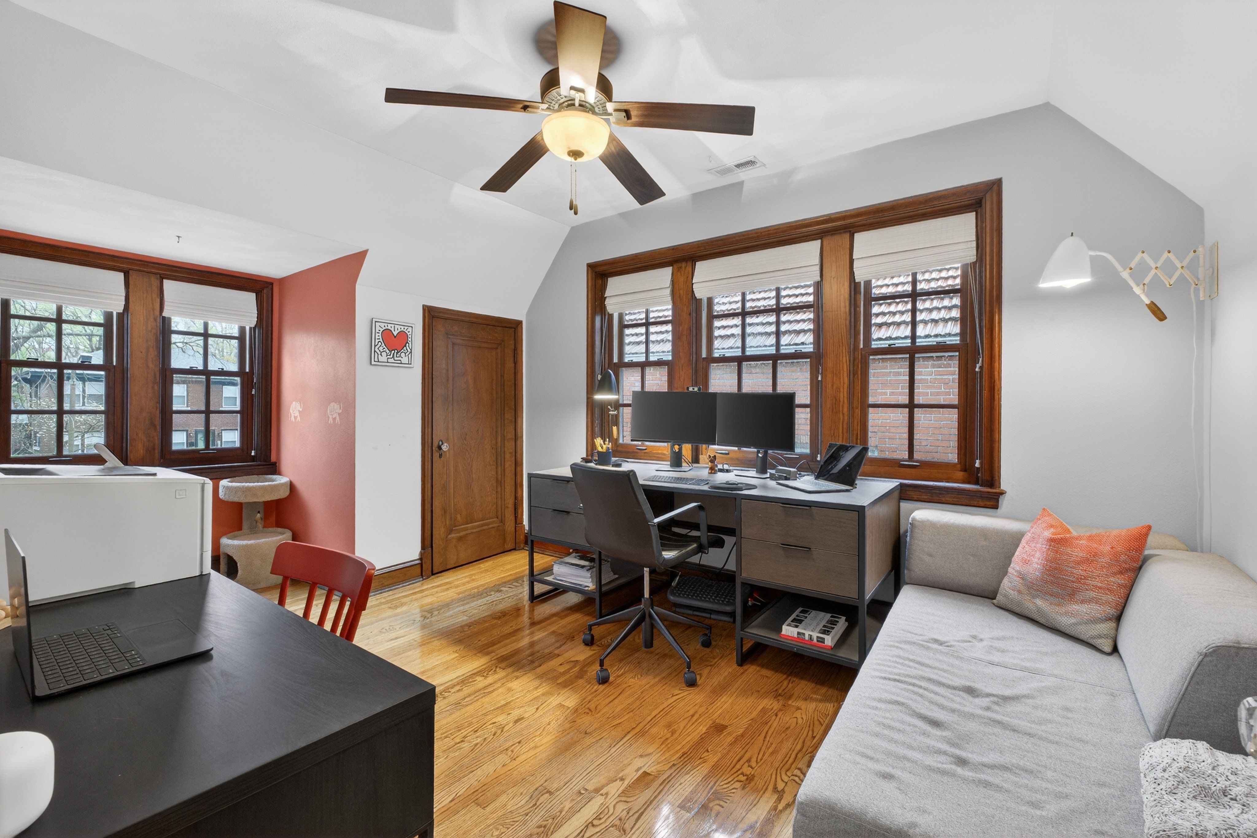  Timelessly Restored Bungalow in Hi-Pointe DeMun - 物件實景