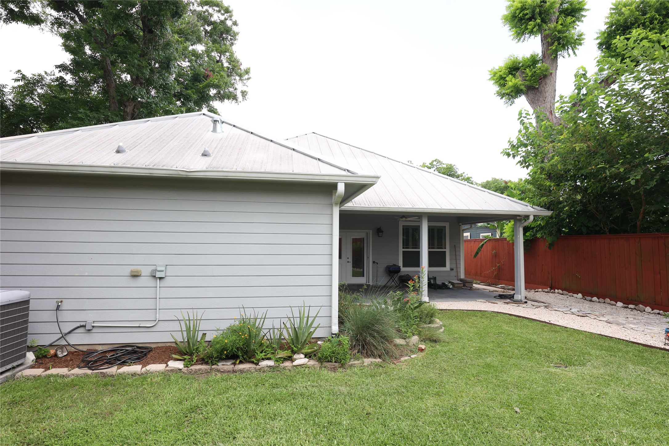 Houston, Texas, 77011, United States, 3 Bedrooms Bedrooms, ,2 BathroomsBathrooms,Residential,For Sale,1867410