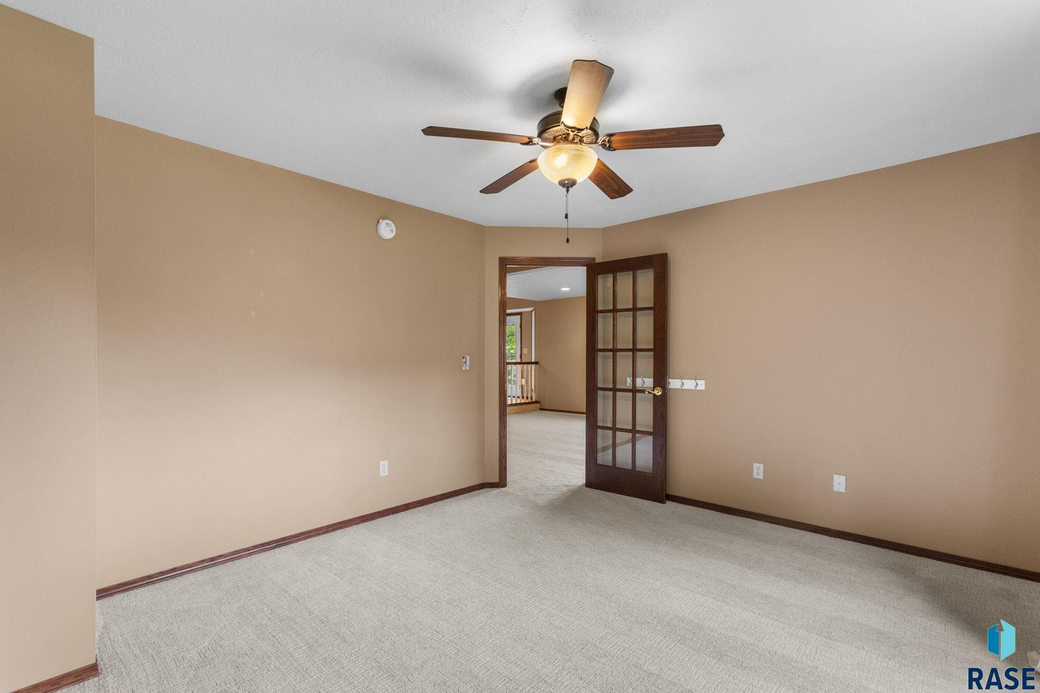 Sioux Falls, South Dakota, 57103, United States, 5 Bedrooms Bedrooms, ,2 BathroomsBathrooms,Residential,For Sale,1908912
