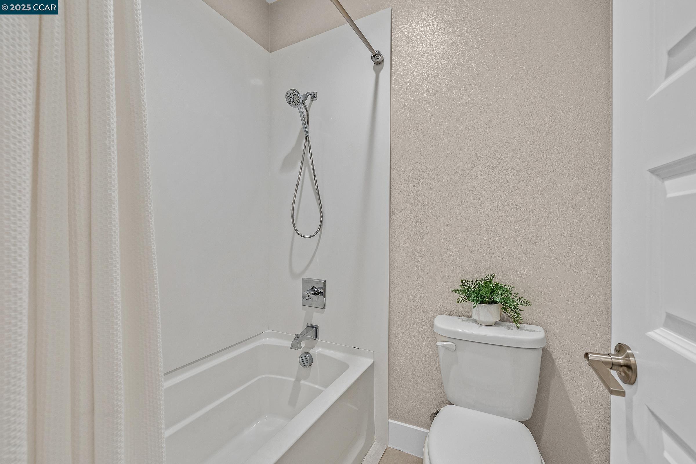 Dublin, California, 94568, United States, 4 Bedrooms Bedrooms, ,3 BathroomsBathrooms,Residential,For Sale,1949817