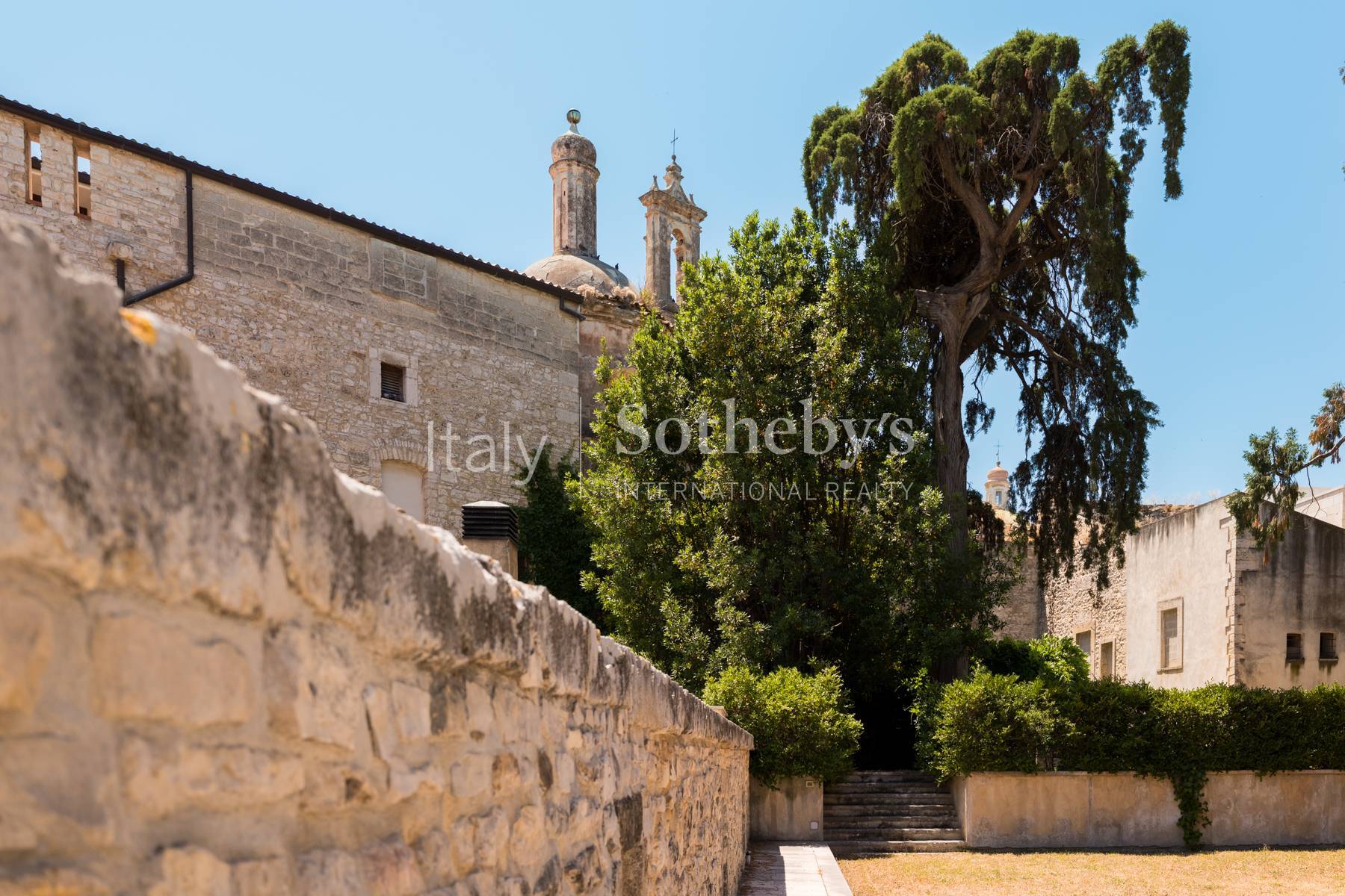  Baroque castle with gardens in ancient village - 物件實景