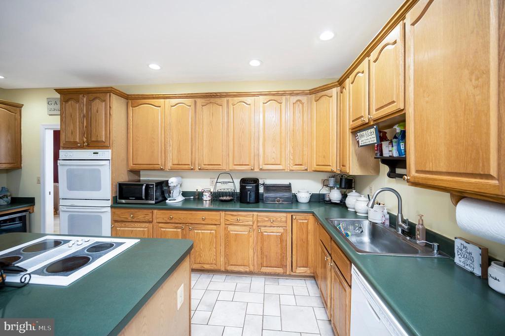 Sumerduck, Virginia, 22742, United States, 4 Bedrooms Bedrooms, ,5 BathroomsBathrooms,Residential,For Sale,2048793