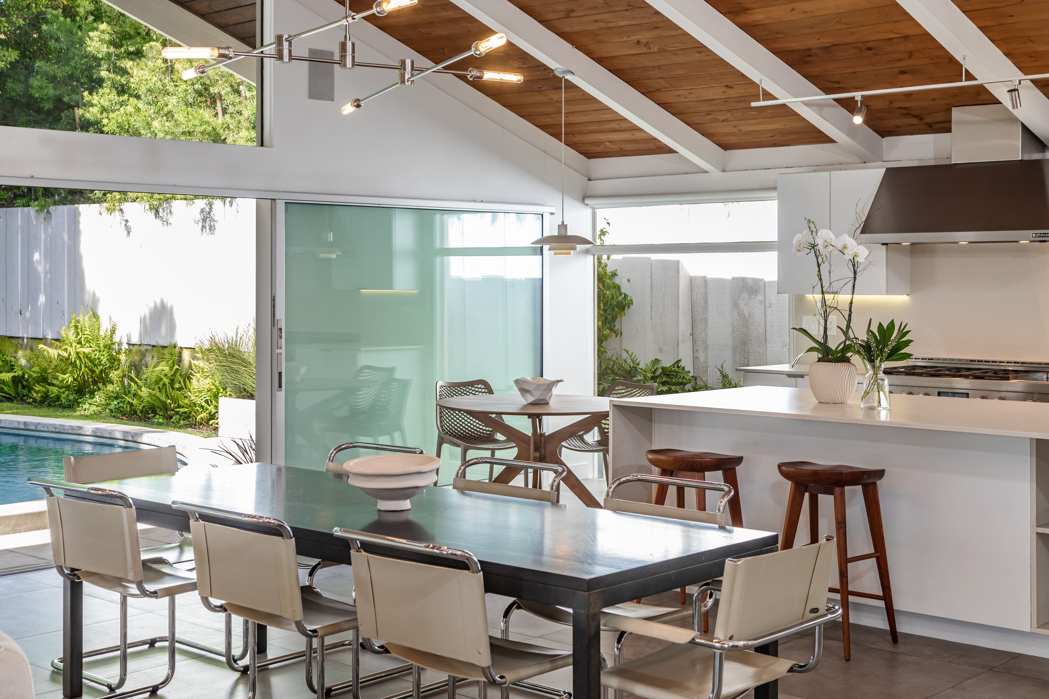  586 Lorna Lane - 物件實景