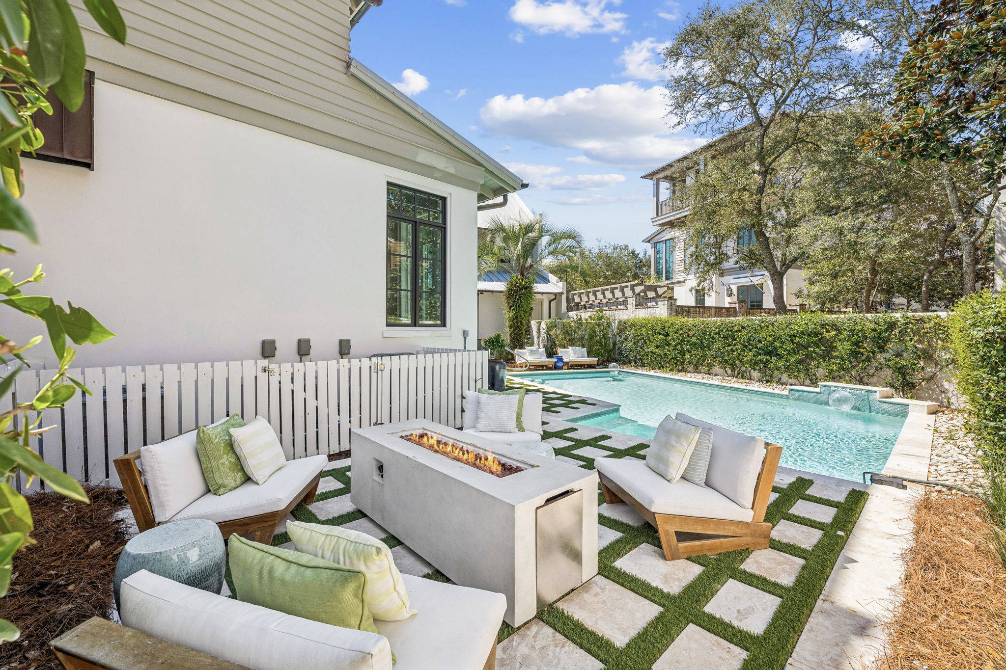  High-Performing Luxury Retreat With Pool and Carriage House Steps To the Gulf - 物件實景