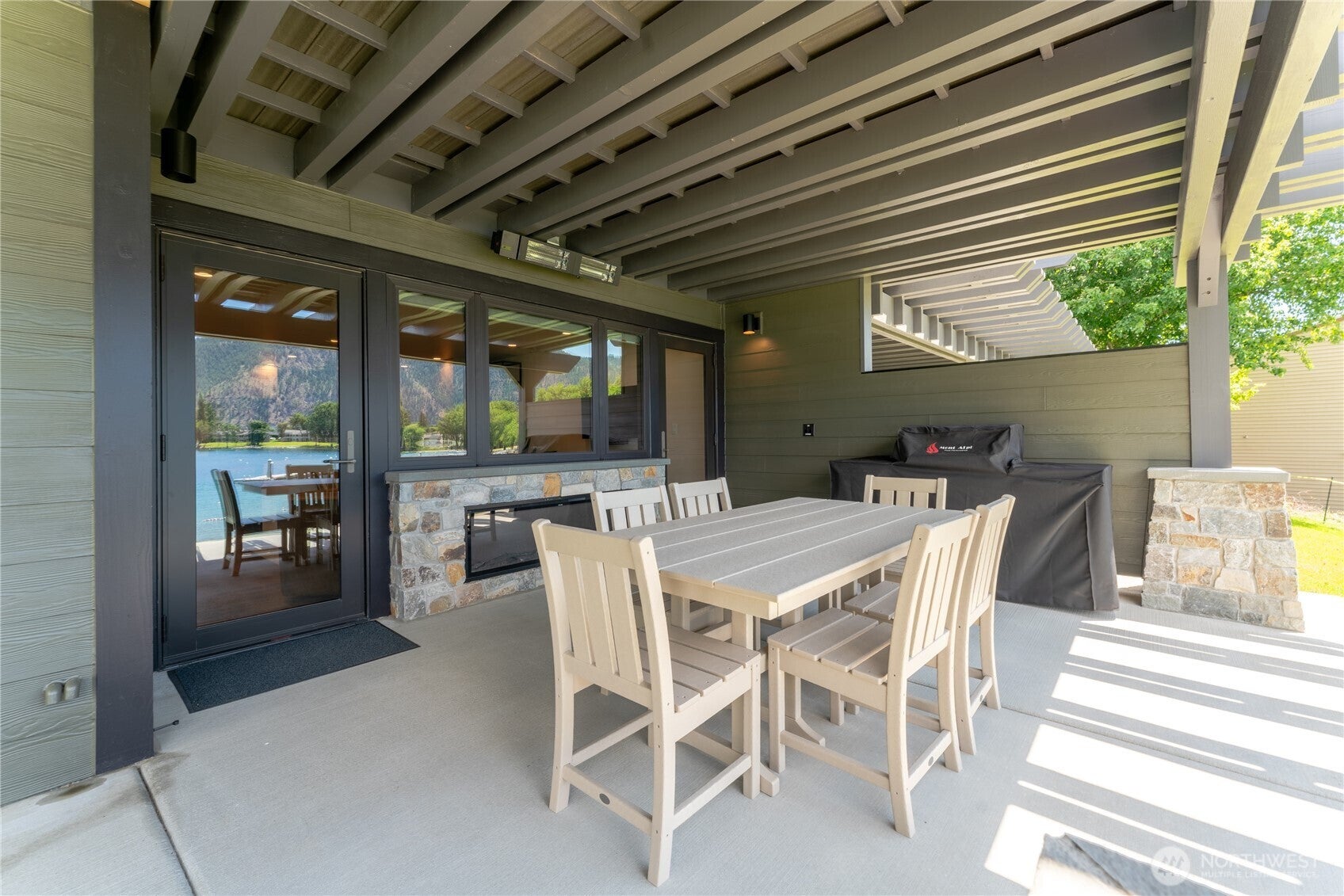 Manson, Washington, 98831, United States, 1 Bedroom Bedrooms, ,2 BathroomsBathrooms,Residential,For Sale,1847546
