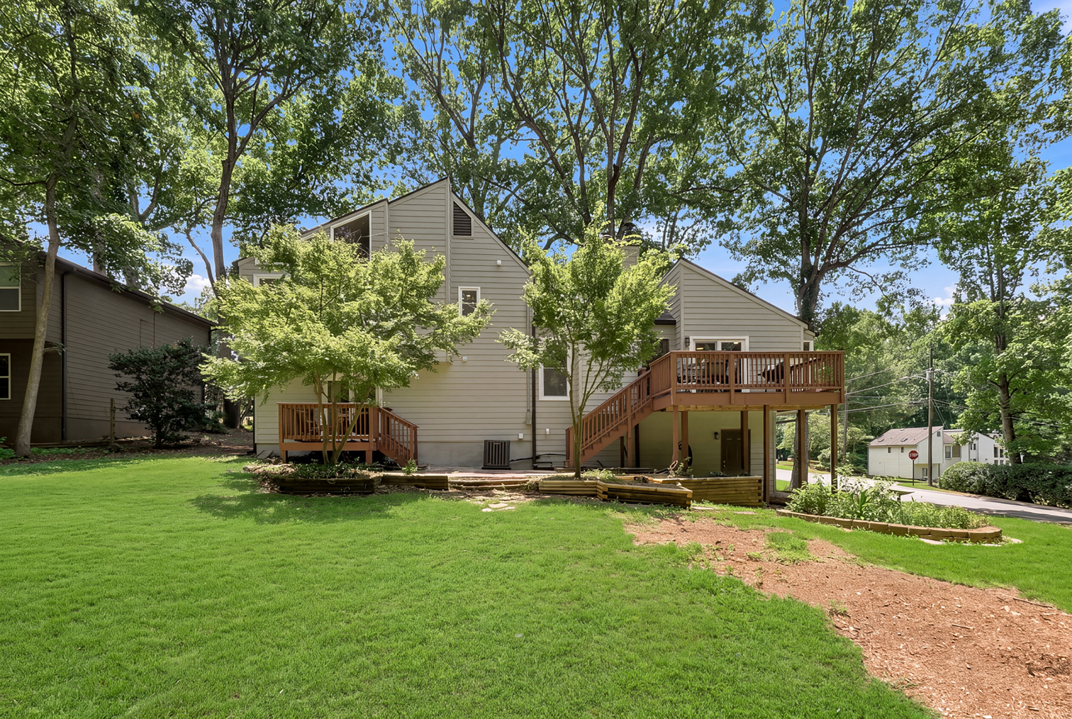  Lassiter HS Contemporary – Architectural Character Meets Thoughtful Renovation - 物件實景
