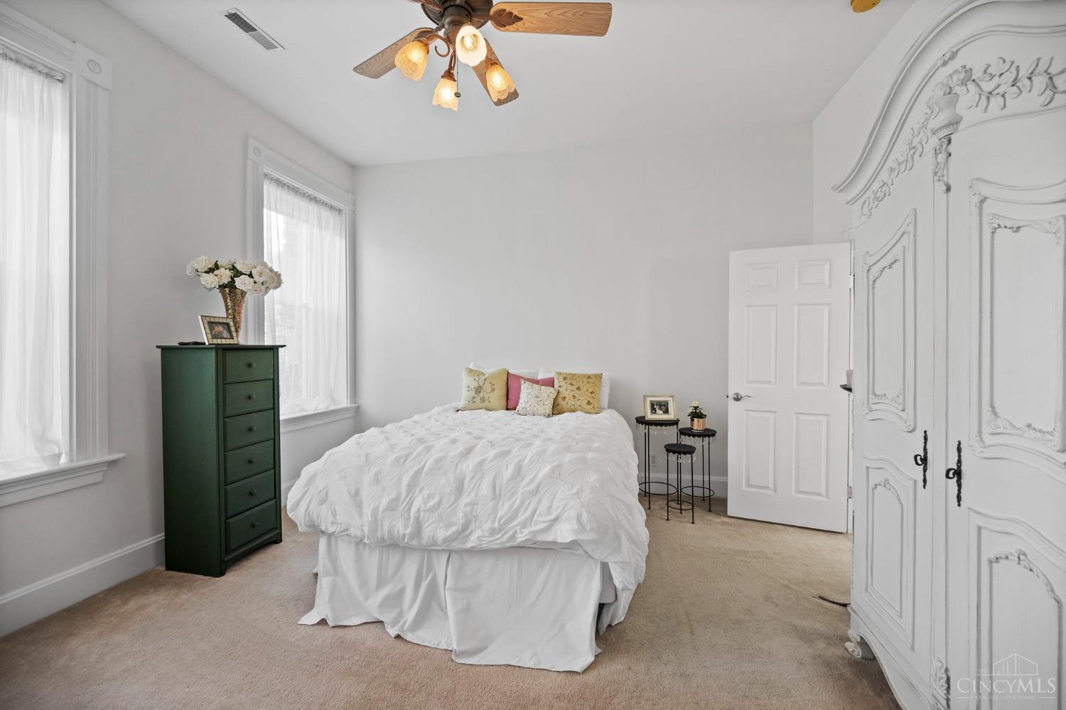 Cincinnati, Ohio, 45219, United States, 4 Bedrooms Bedrooms, ,4 BathroomsBathrooms,Residential,For Sale,1804934