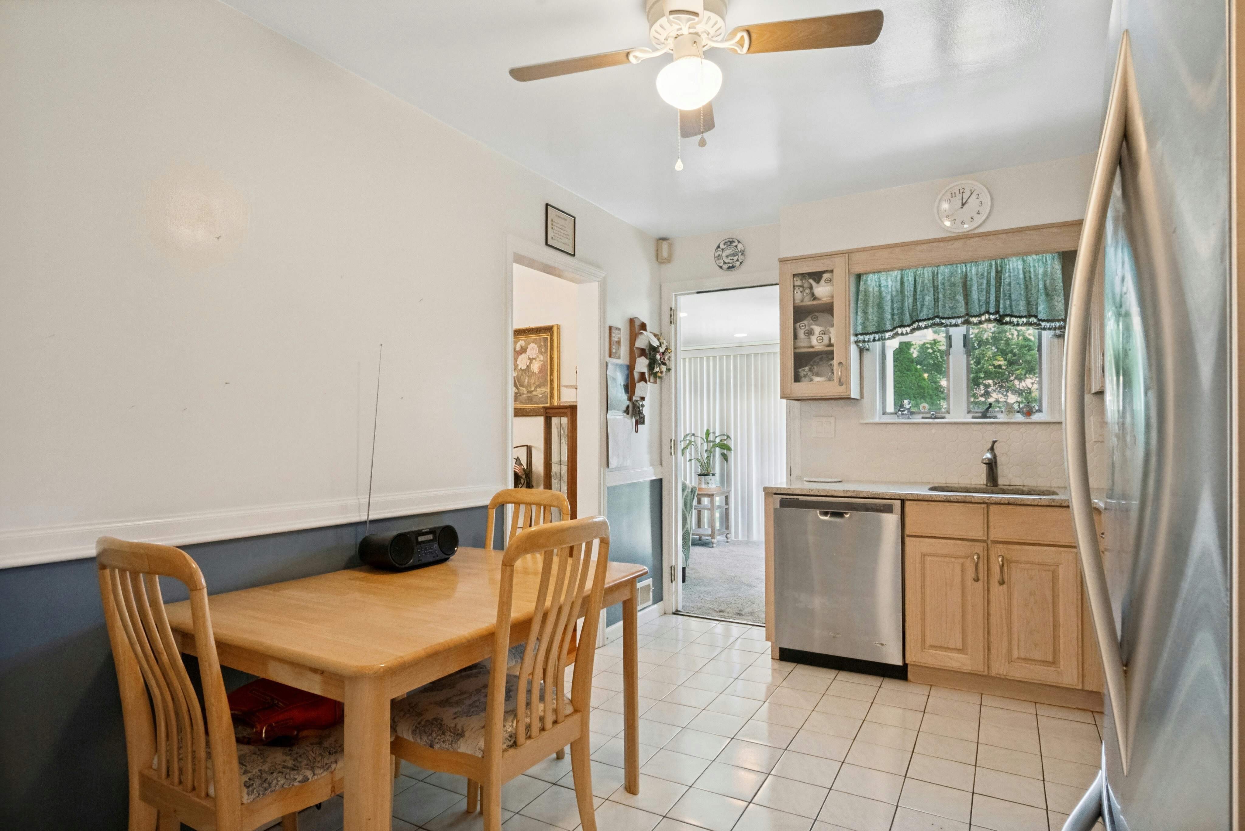  Charming three-bedroom, two bath ranch feels like home the moment you walk in - 物件實景