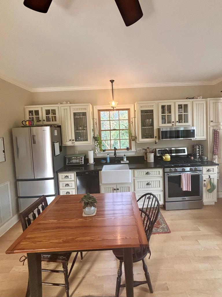 Onancock, Virginia, 23417, United States, 3 Bedrooms Bedrooms, ,2 BathroomsBathrooms,Residential,For Sale,1989733