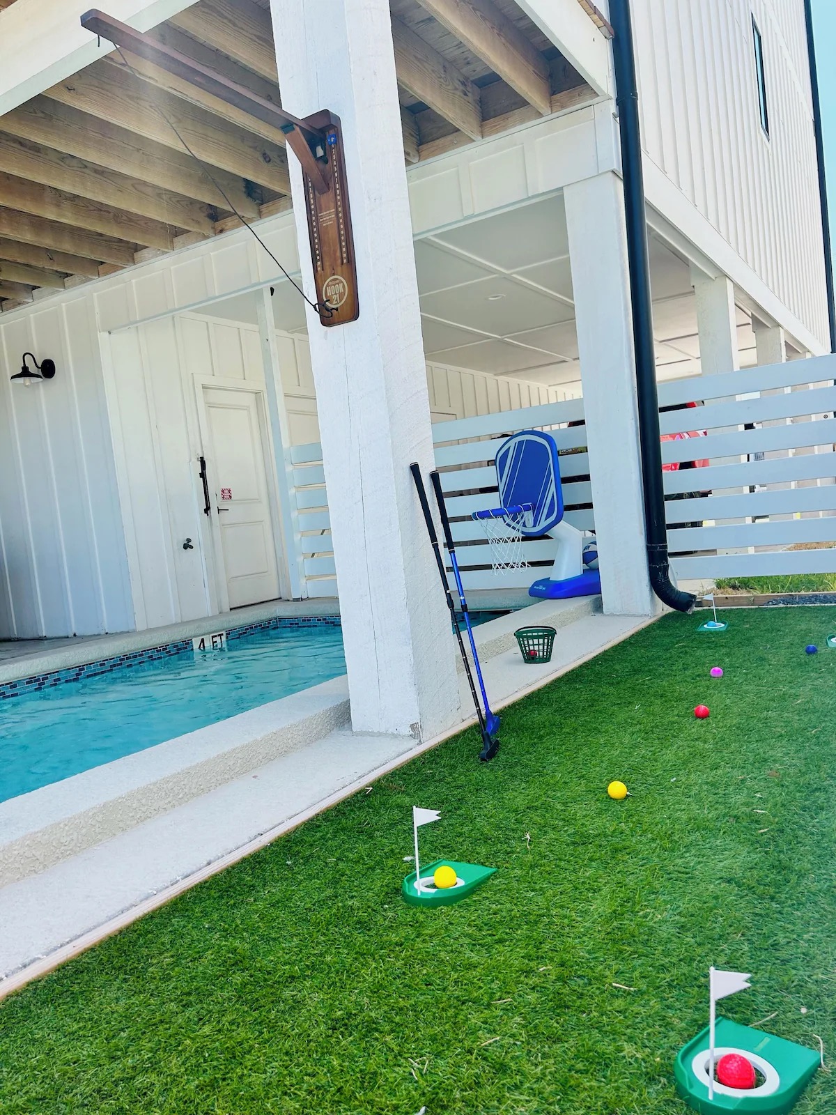 Port Aransas, Texas, 78373, United States, 5 Bedrooms Bedrooms, ,4 BathroomsBathrooms,Residential,For Sale,1982131