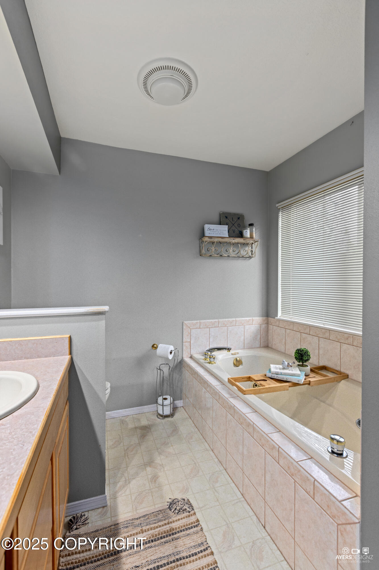 Soldotna, Alaska, 99669, United States, 4 Bedrooms Bedrooms, ,3 BathroomsBathrooms,Residential,For Sale,1981702