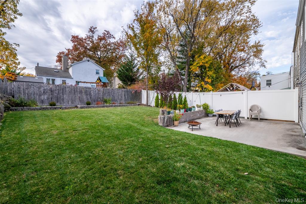 New Rochelle, New York, 10801, United States, 2 Bedrooms Bedrooms, ,1 BathroomBathrooms,Residential,For Sale,1989892